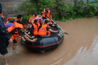 重庆公安消防网 橡皮艇在救援行动中的关键作用